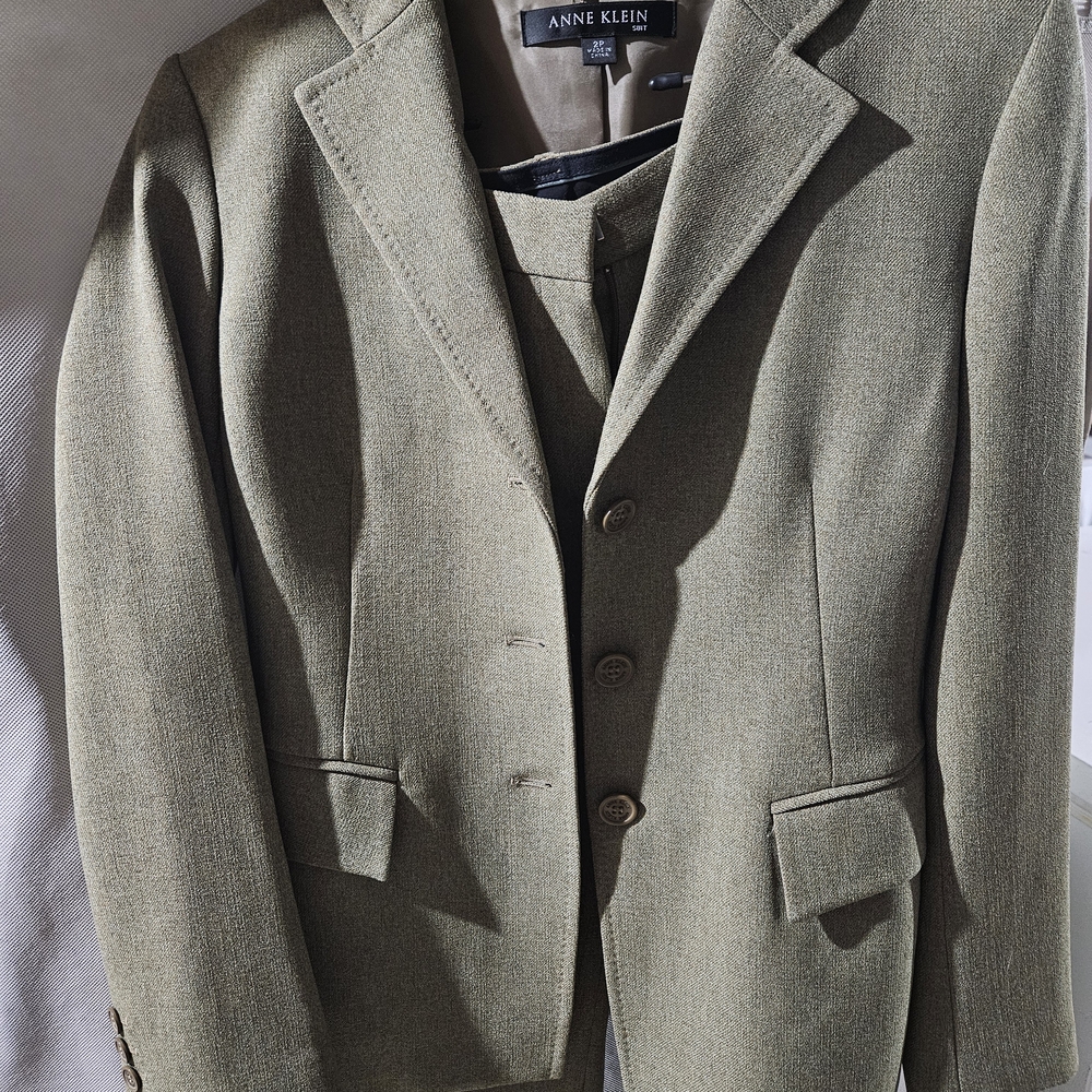 Anne Klein Olive Pant Suit SZ 2P